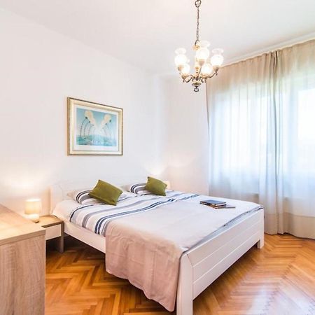 Villa Amalija - Apartment Amy Medulin Bagian luar foto